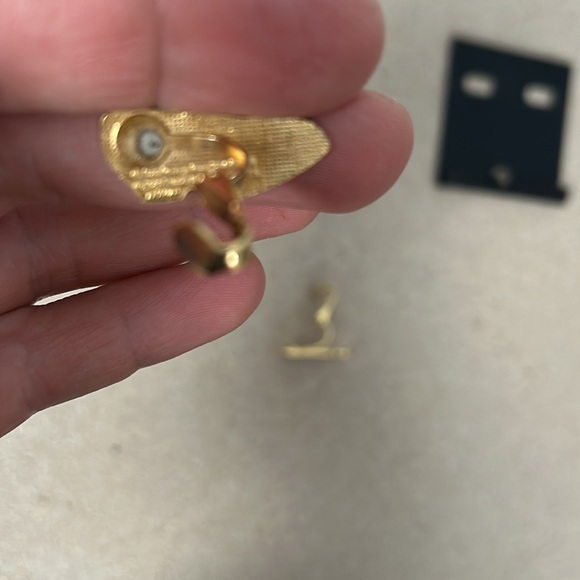 50th Anniversary The Wizard of Oz Dorothy's Ruby Red Slippers 1988 Clip Earrings - Picture 5 of 9